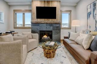 4BR Winter Park Oasis - Sleeps 9 - Ski-In and Hot Tub - 2