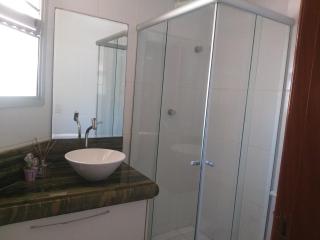 Ótima localização, piscina, varanda, quartos com ar condicionado - Vila Velha - 3