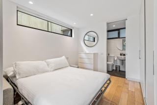 Chic 2-Bed Apartment in Vibrant St Kilda - Melbourne - 7