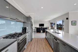 Executive on Parkvue - New Plymouth - 4