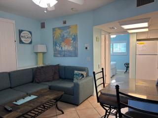 Relax Beachside in This Cozy 1BR Bradenton Condo - Steps from the Sand - Bradenton Beach - 7