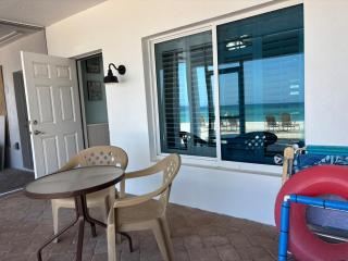 Relax Beachside in This Cozy 1BR Bradenton Condo - Steps from the Sand - Bradenton Beach - 5