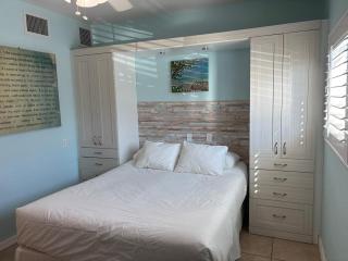 Relax Beachside in This Cozy 1BR Bradenton Condo - Steps from the Sand - Bradenton Beach - 8