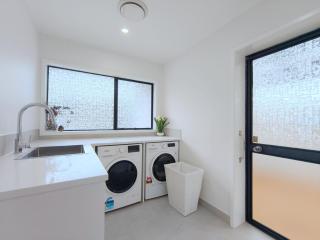 Luxury Pool Home 4 bedroom 3 Bath Near Beach supermarket - Auckland - 4