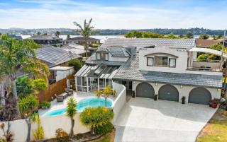 Luxury Pool Home 4 bedroom 3 Bath Near Beach supermarket - Auckland - 0