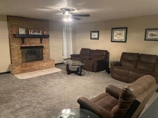 Entire Home 3 BR 3 BA Sleeps 6 Fast WiFi Spacious - 9