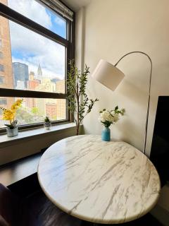 Midtown Park Ave Charming Chrysler View Corner Studio - 4