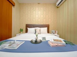 Cozy Studio Apartment Grand Kamala Lagoon By Travelio - Bekasi - 3