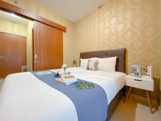 Cozy Studio Apartment Grand Kamala Lagoon By Travelio - Bekasi - 9