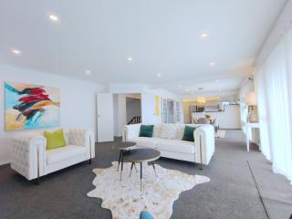 Luxury Pool Home 4 bedroom 3 Bath Near Beach supermarket - Auckland - 9