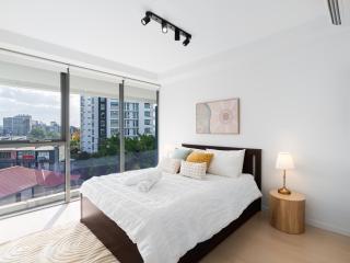 Modern and Stylish Apt with Large Balcony and Parking! - Brisbane - 9