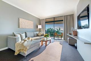 Exclusive Harbourfront - Two Adjacent Stays with Pool - Darwin - 9