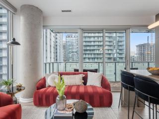 The Aventi Suites - Downtown Toronto - Across TIFF Bell Lightbox - 4