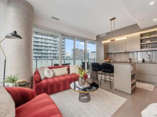 The Aventi Suites - Downtown Toronto - Across TIFF Bell Lightbox - 3