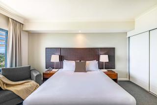 Resort Style King Pad with Sparkling Sea Views - 7