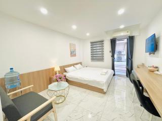 203 Mordern Studio with Kitchen & Balcony - 8