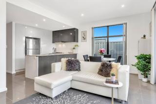 Luxurious Living in St Clair with Spa and Balcony - Finsbury - 0