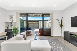 Luxurious Living in St Clair with Spa and Balcony - Finsbury - 6