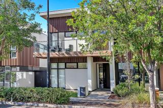 Luxurious Living in St Clair with Spa and Balcony - Finsbury - 5