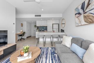 Modern 1BR Apt with Parking and Study Desk! - Brisbane - 9