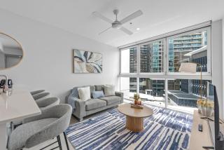 Modern 1BR Apt with Parking and Study Desk! - Brisbane - 0