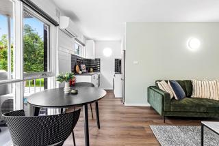 Contemporary 1-Bed Apartment with Park Views - Melbourne - 9