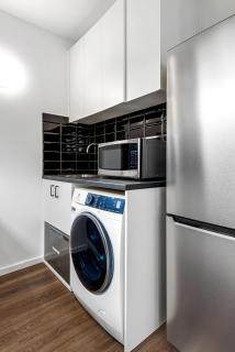 Contemporary 1-Bed Apartment with Park Views - Melbourne - 2
