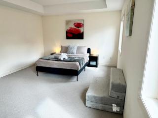 Elegant Retreat near Toronto Airport & Downtown - Brampton - 5
