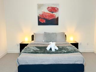 Elegant Retreat near Toronto Airport & Downtown - Brampton - 8