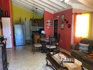 Sensational 2 Bedroom Getaway in Florence Hall - The Rock - 5