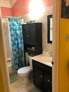 Sensational 2 Bedroom Getaway in Florence Hall - The Rock - 4