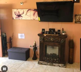 Sensational 2 Bedroom Getaway in Florence Hall - The Rock - 3