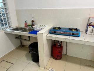 Aman Homestay Sendayan - Kampong Baharu Jimah - 6