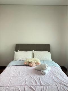 Prestigious high floor unit - - 2