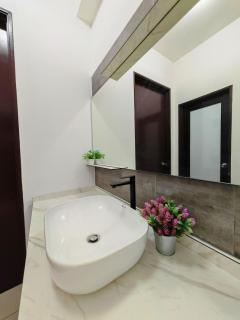 Symphony Tower High Floor 2 Bedroom with Netflix & Wi-Fi - Serdang - 3
