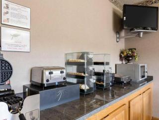 Econo Lodge - Grenada - 6