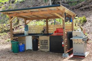 The Dogwood Cabin - Cowichan Valley Bunkie Glamping - Duncan - 6