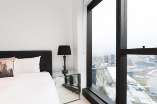 The Pearl Retreat - Elegant 2BR Apartment w Parking - Melbourne - 3
