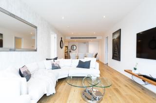 The Pearl Retreat - Elegant 2BR Apartment w Parking - Melbourne - 5