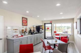 Econo Lodge - 7