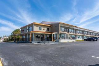 Econo Lodge - 2