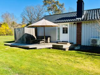 Close to the Beach, Large Garden with 2 Patios & BBQ - Falkenberg - 5