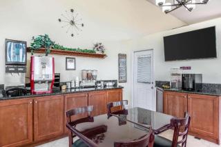 Rodeway Inn & Suites Canyon Lake-Menifee West - Canyon Lake - 8