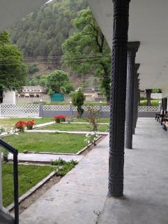 Kunhar Sarai Hotel Balakot with 2 MASTER BEDS in ONE ROOM - Batkarar - 2