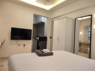 Lyon Cozy 1 BHK with Secure CCTV Access - Bombay - 2