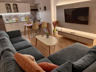 COZY Apartment GREAT Location - Tirana - 9