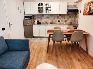 COZY Apartment GREAT Location - Tirana - 4