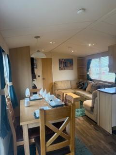 Serenity 1 and Serenity 2 Central lounge 3 bedrooms sleep 6 with 2 bathrooms - 7