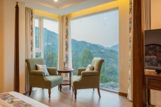 ELIVAAS privé Royce Cottage Hilltop 4 BHK Retreat With Indoor Bar, Terrace & Scenic Views - Kasauli - 9