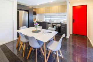 Modern 4BR in Riccarton, Walk to Mall & Park - Christchurch - 0